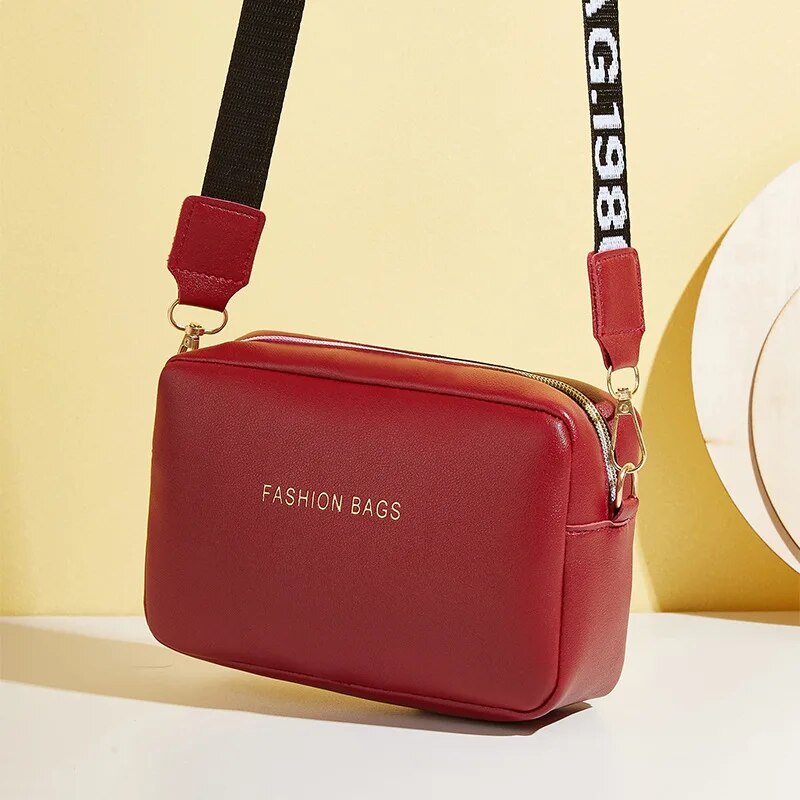 Luxe Messenger Bag: Stylish, Versatile, and Chic Nyzzle